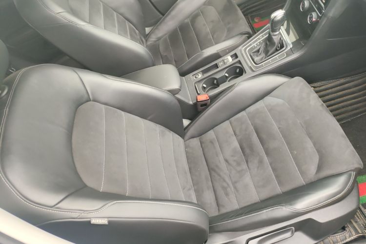 Volkswagen Golf 2020 car image #24