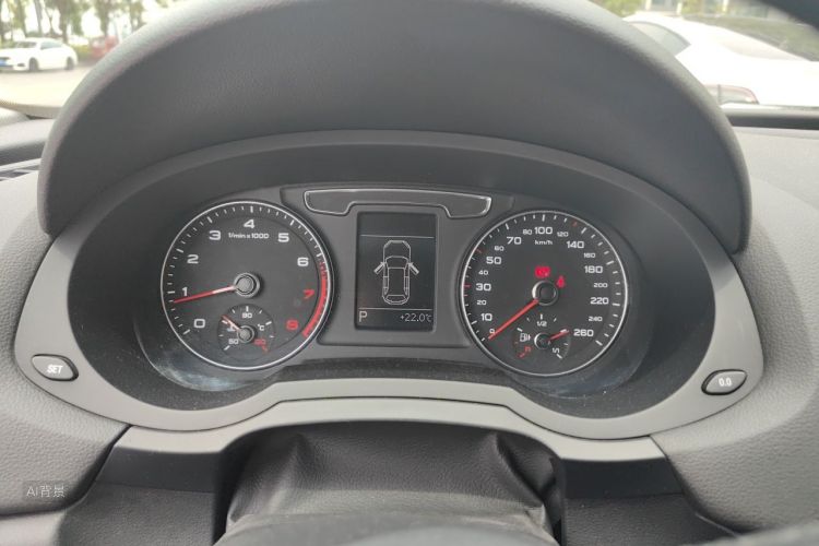 Audi Q3 2016 car image #13
