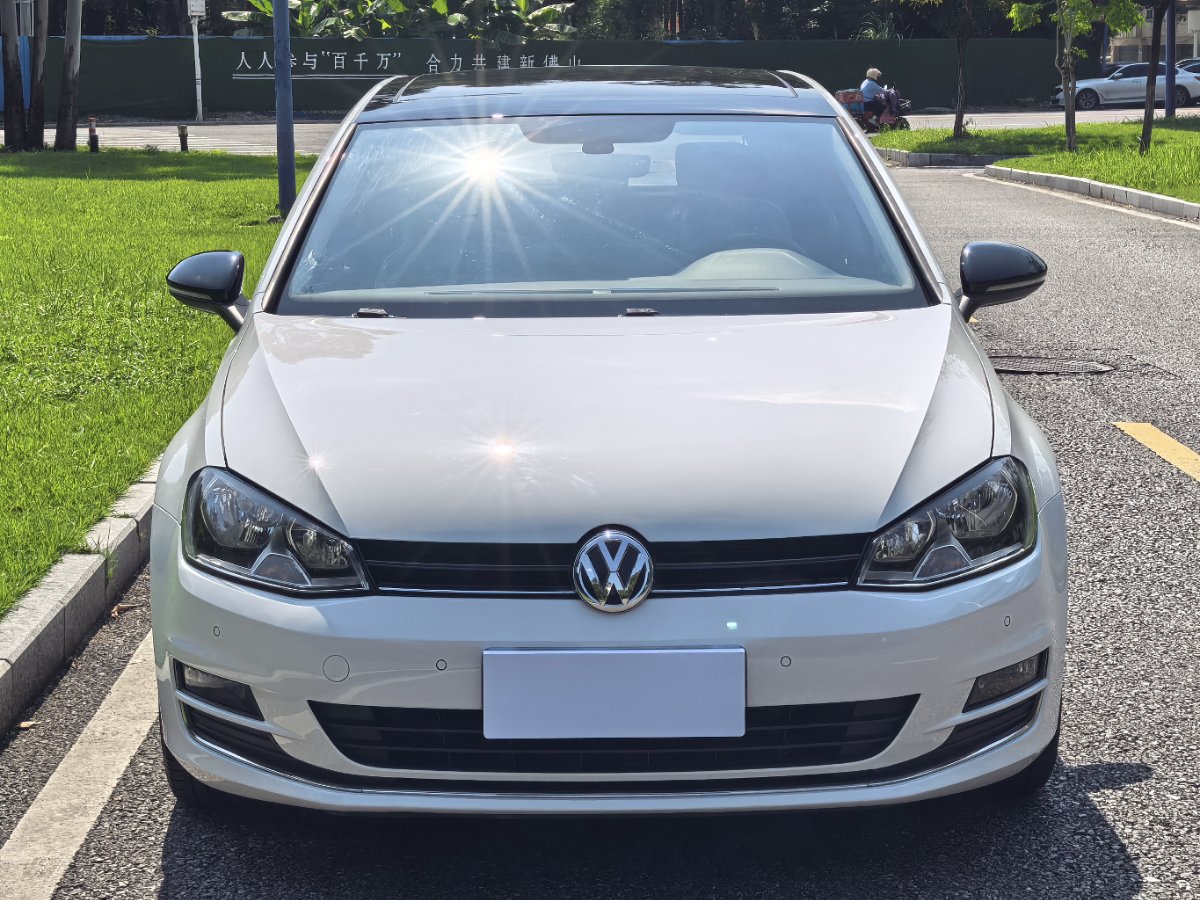 Volkswagen Golf 2017 car image #2