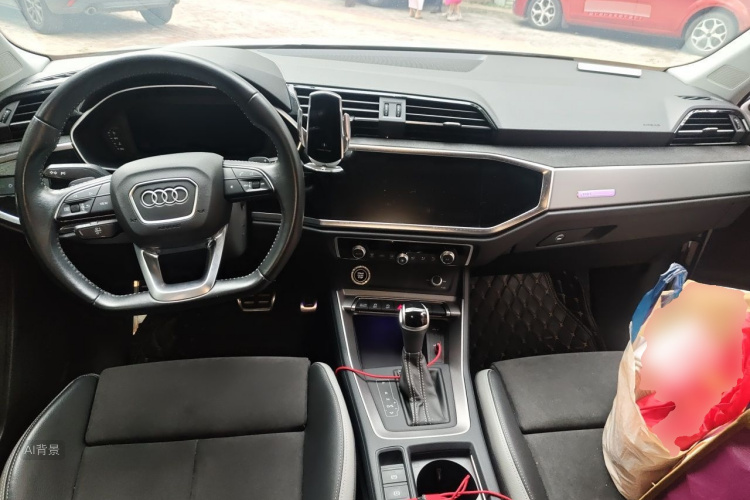 Audi Q3 2021 car image #11