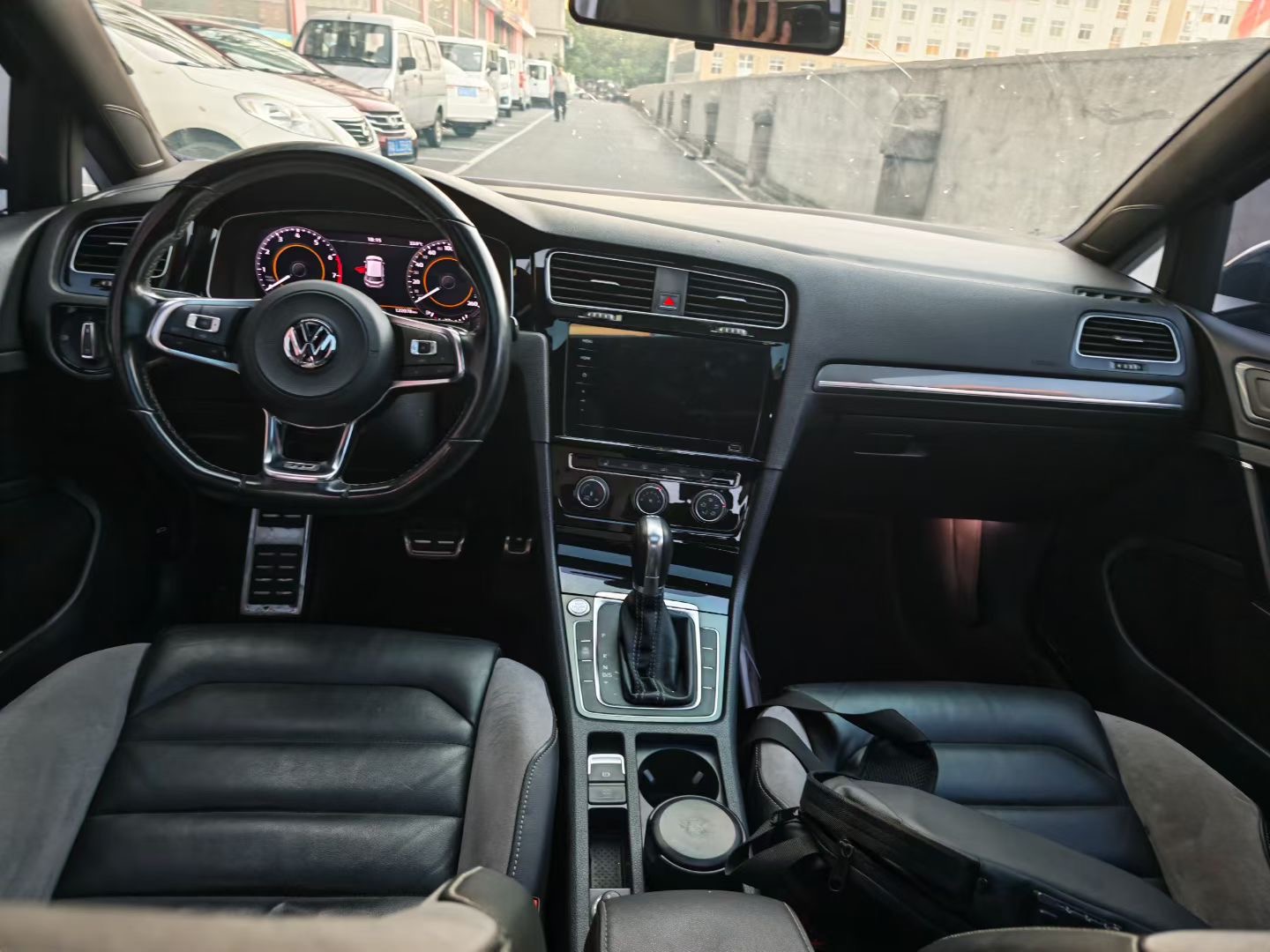 Volkswagen Golf 2020 car image #6