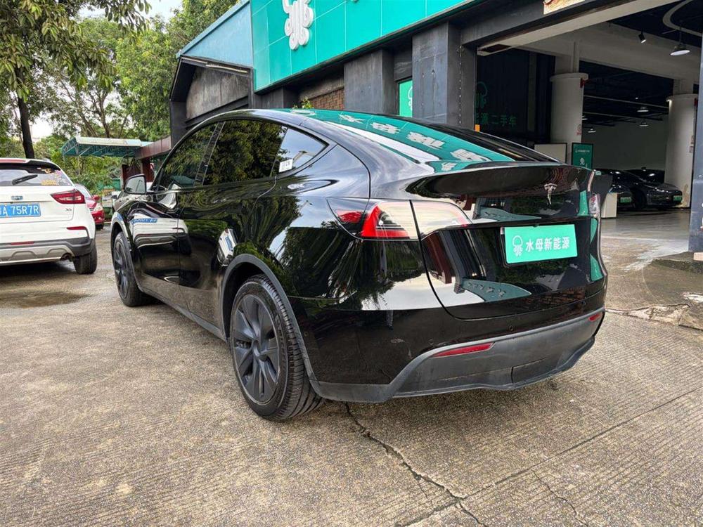 Tesla Model Y 2023 car image #5