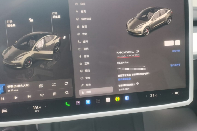 Tesla Model 3 2022 car image #16