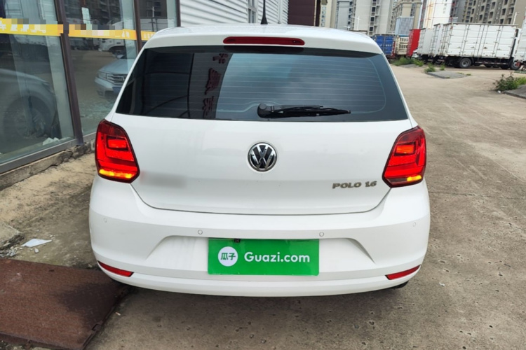 Volkswagen Polo 2015 car image #4