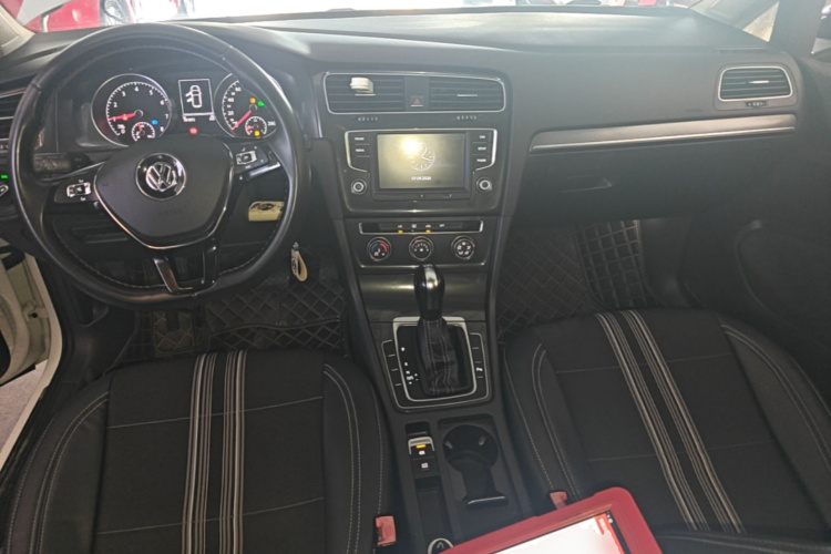 Volkswagen Golf 2018 car image #10