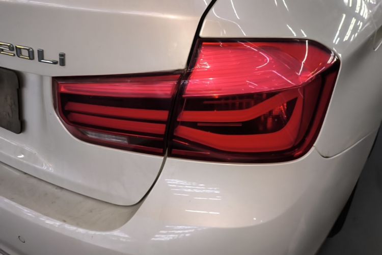 BMW 3 Series 2017 #8 BMW 3 Series 2017 car image #8