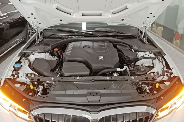 BMW 3 Series 2021 car image #20