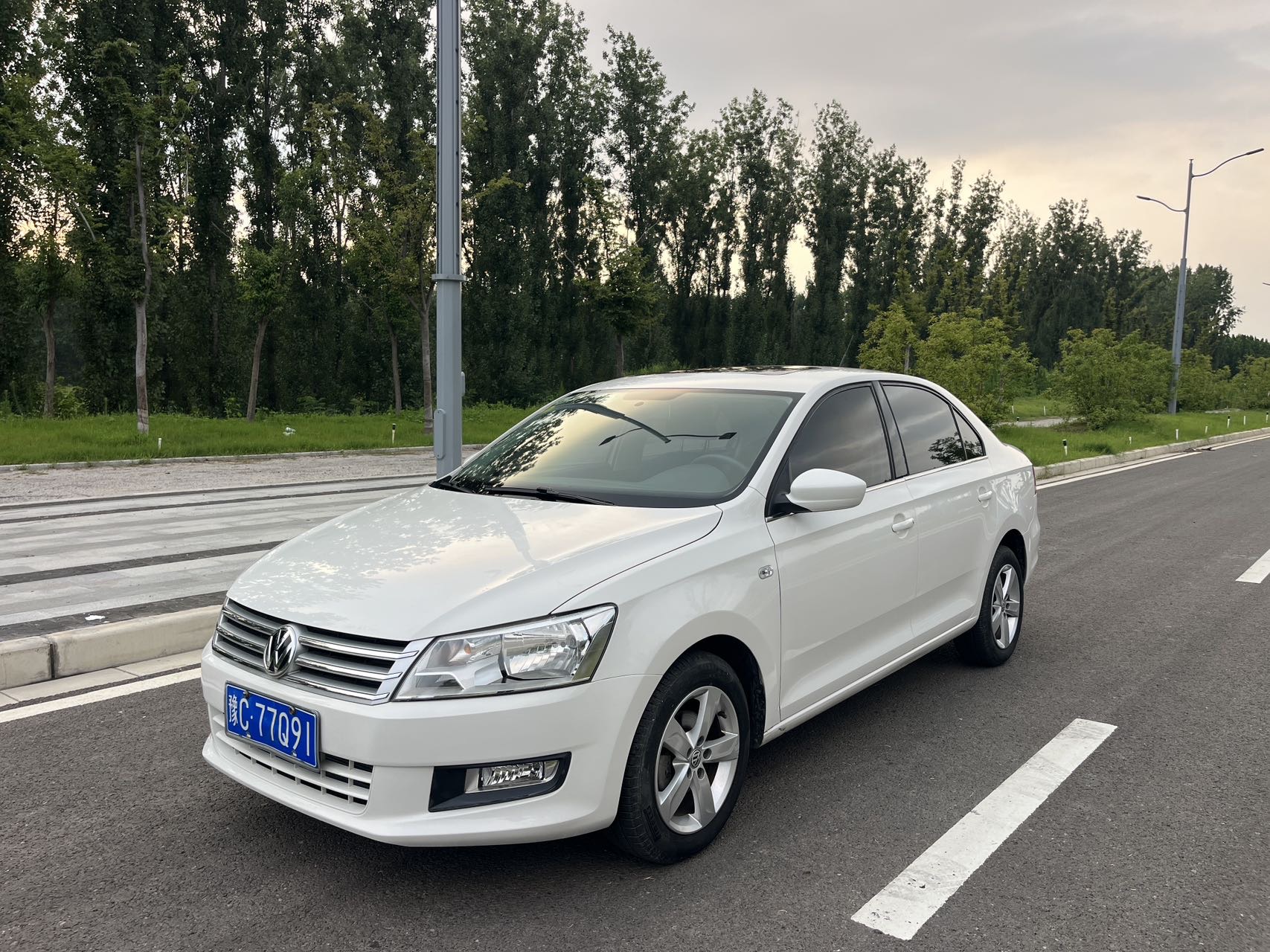 Volkswagen Santana 2014 car image 