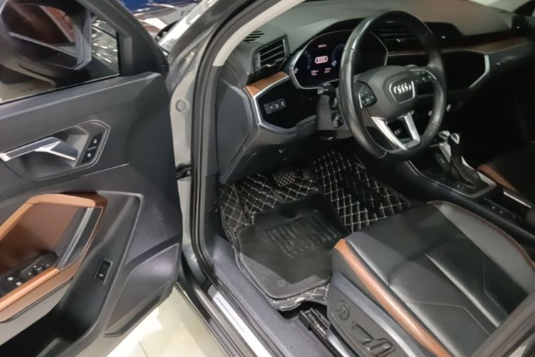 Audi Q3 2021 car image #16