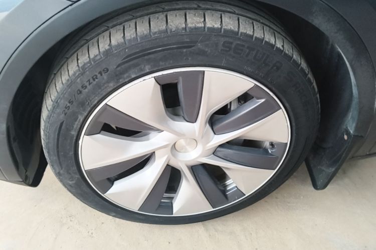 Tesla Model Y 2021 car image #9