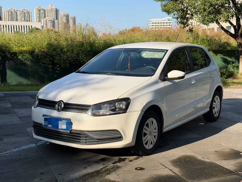 Volkswagen Polo 2015 Volkswagen Polo 2015 صورة سيارة