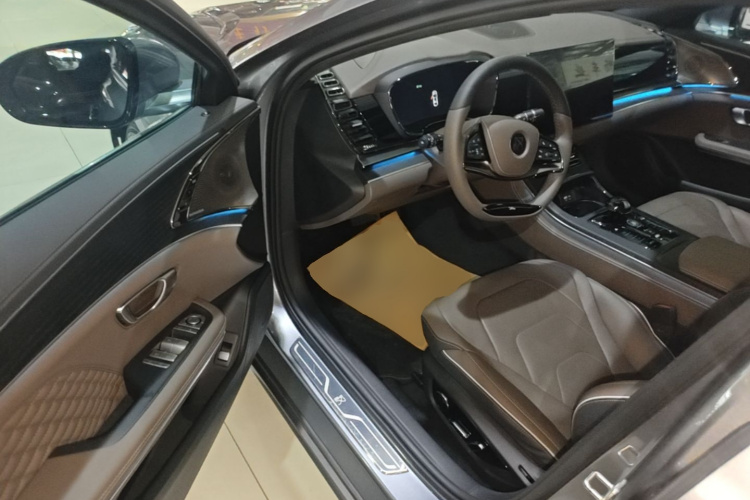 BYD Han 2022 car image #16