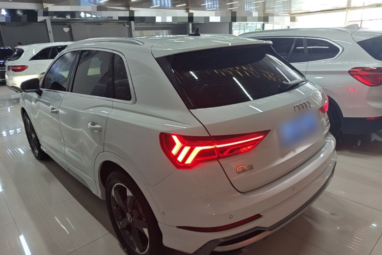 Audi Q3 2022 car image #5