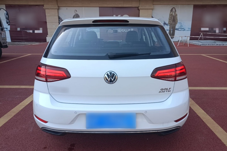 Volkswagen Golf 2018 car image #4