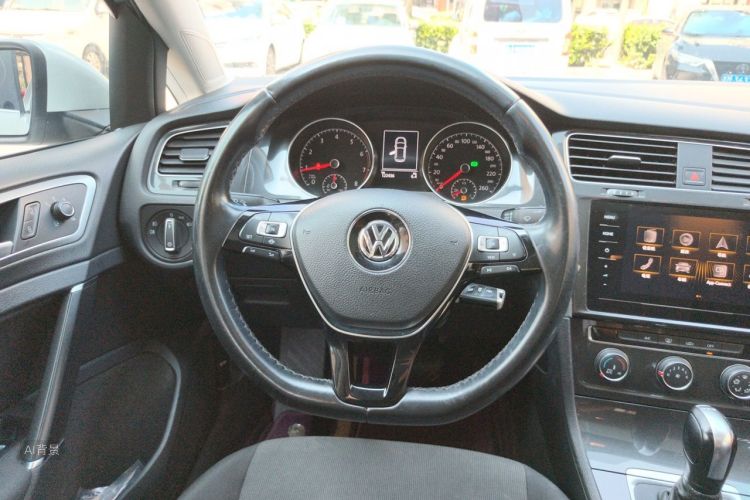 Volkswagen Golf 2020 car image #12