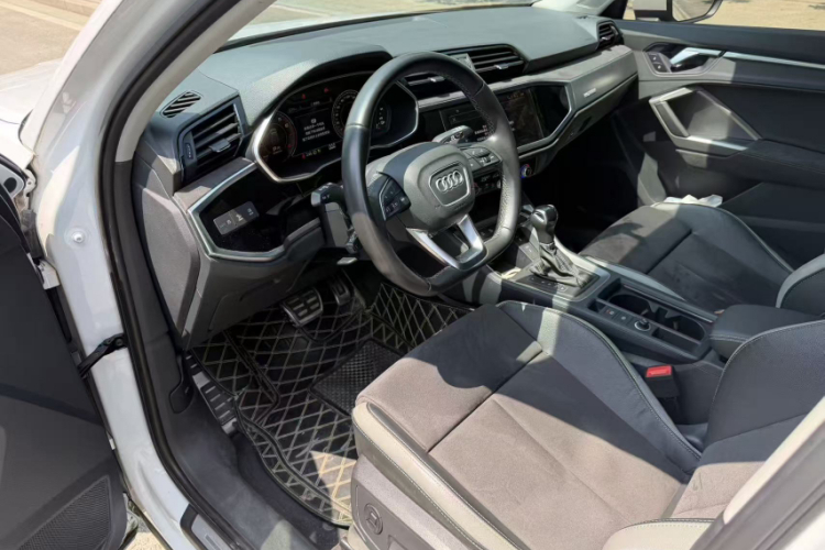 Audi Q3 2023 car image #15