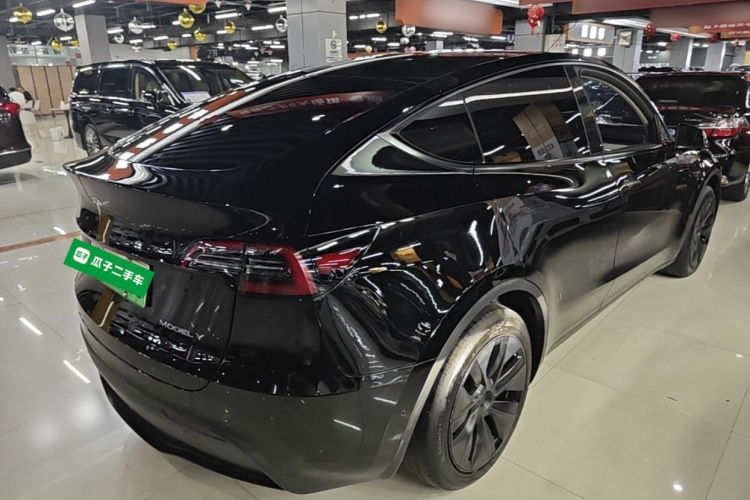 Tesla Model Y 2023 immagine di auto #7