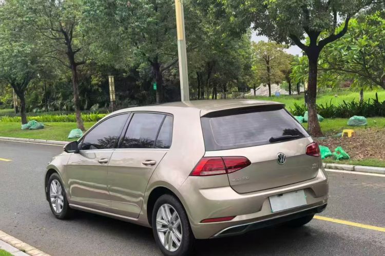 Volkswagen Golf 2018 car image #5