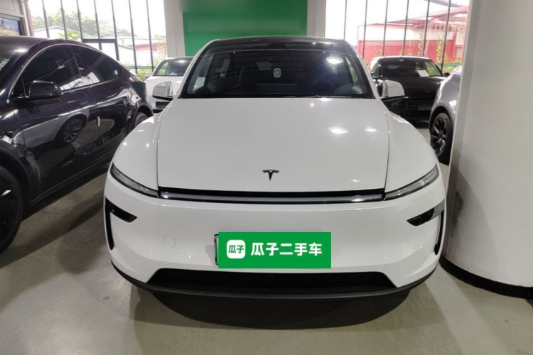 Tesla Model Y 2025 car image #3