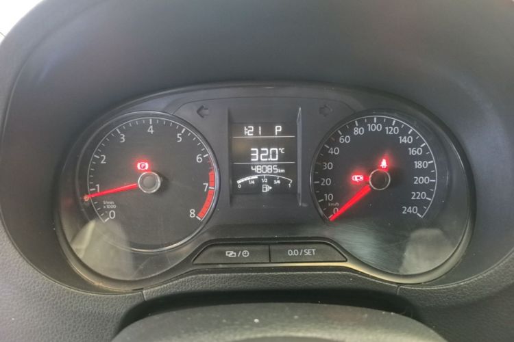 Volkswagen Polo 2016 car image #12