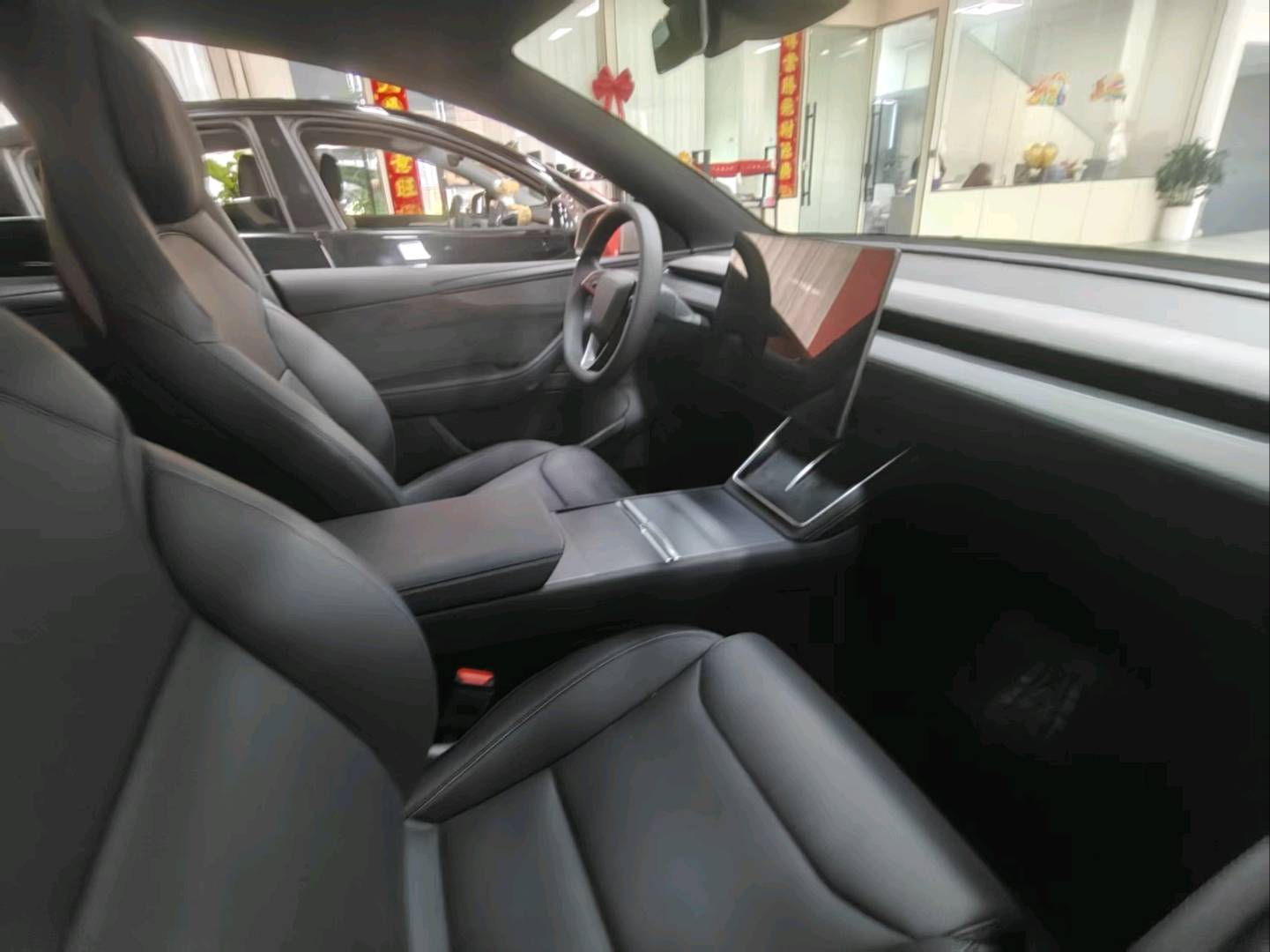Tesla Model Y L 2024 #6 Tesla Model Y L 2024 car image #6