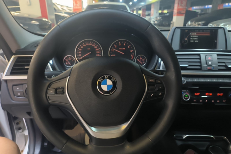 BMW 3 Series 2017 #23 BMW 3 Series 2017 car image #23