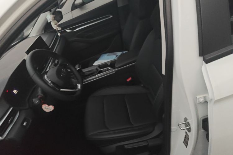 GEELY Emgrand 2025 car image #15