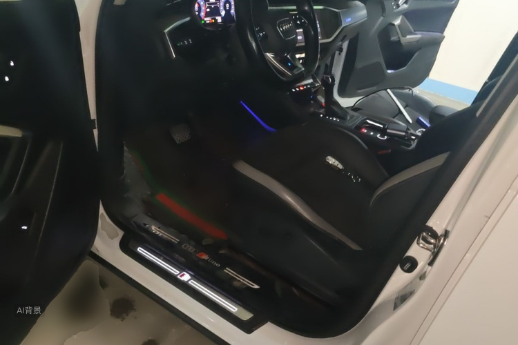 Audi Q3 2021 car image #18