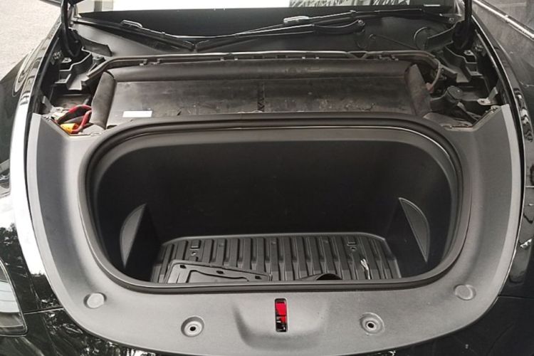 Tesla Model Y 2023 immagine di auto #26