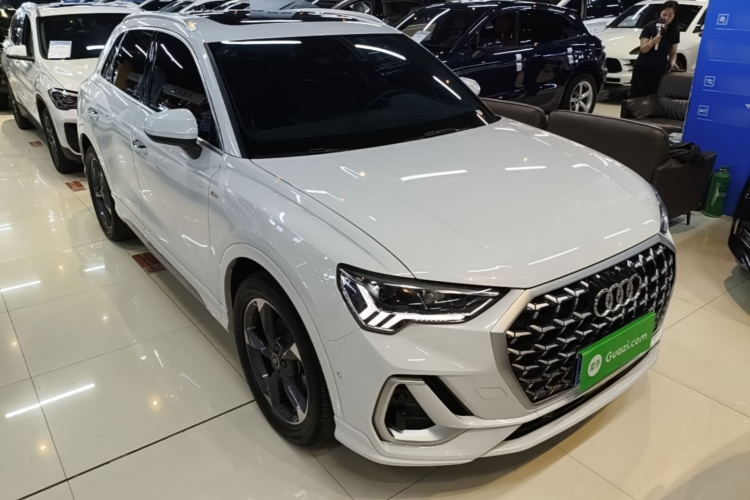 Audi Q3 2024 car image #6