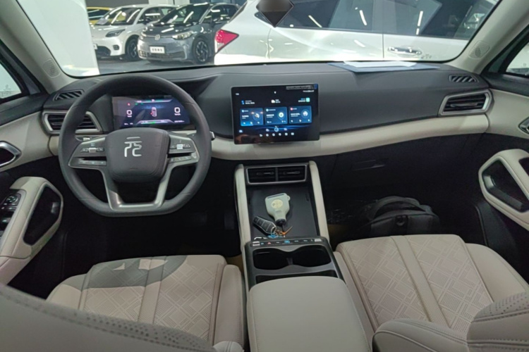 BYD YuanUP 2025 #11 BYD YuanUP 2025 immagine di auto #11