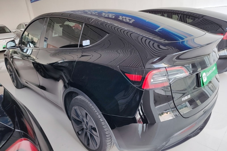 Tesla Model Y 2024 immagine di auto #5