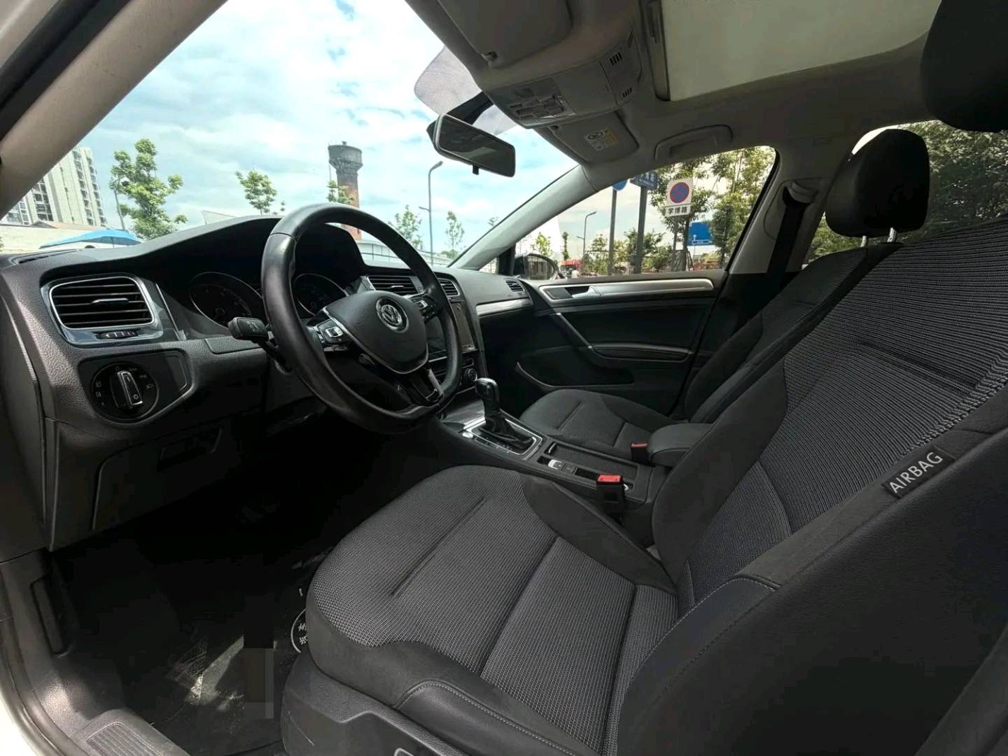 Volkswagen Golf 2020 car image #7