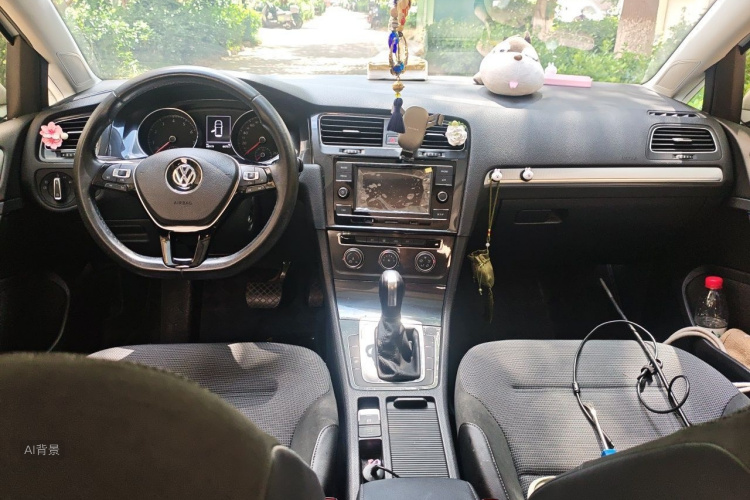 Volkswagen Golf 2018 car image #11
