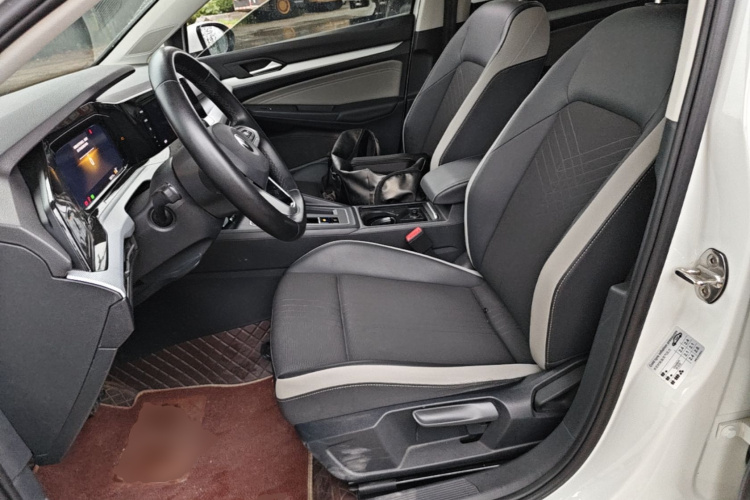 Volkswagen Golf 2021 car image #15
