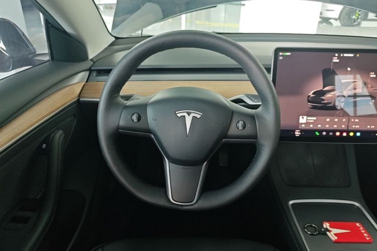 Tesla Model 3 2022 car image #11