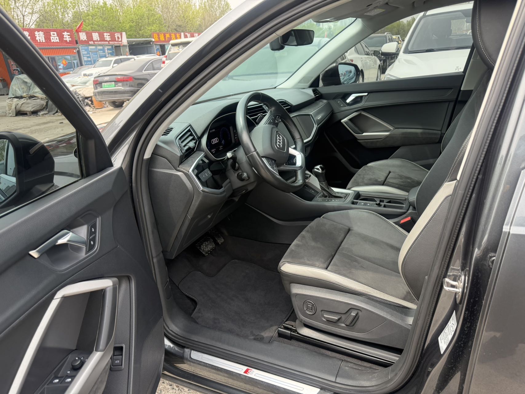 Audi Q3 2020 car image #5