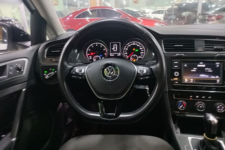 Volkswagen Golf 2018 car image #11