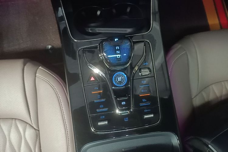 BYD Han 2024 car image #14