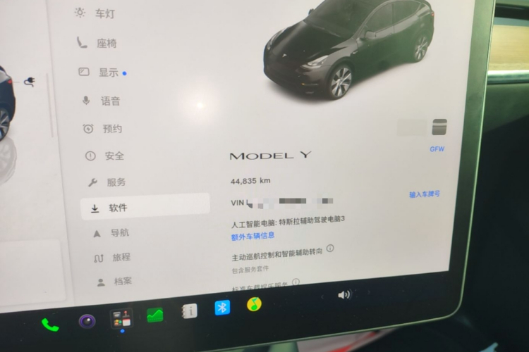 Tesla Model Y 2022 car image #16