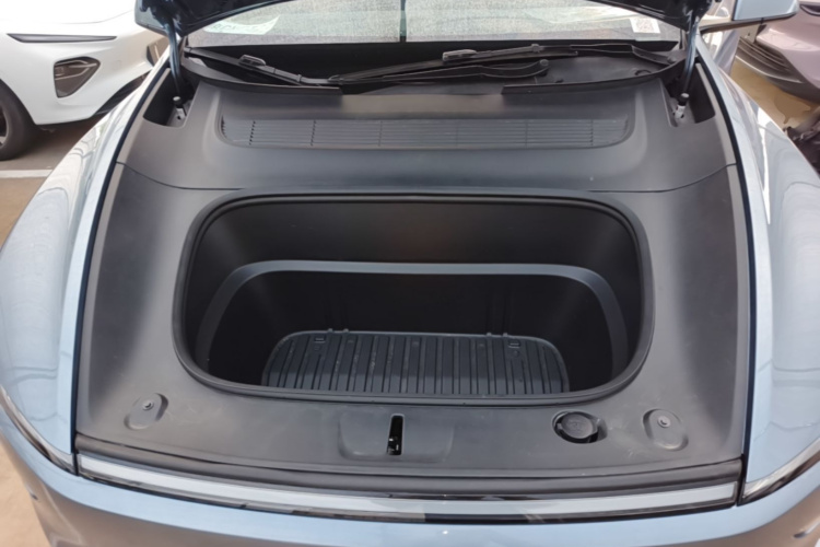 Tesla Model Y 2025 #22 Tesla Model Y 2025 car image #22