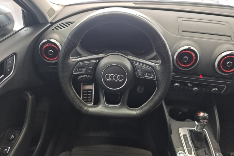 Audi A3 2019 car image #11