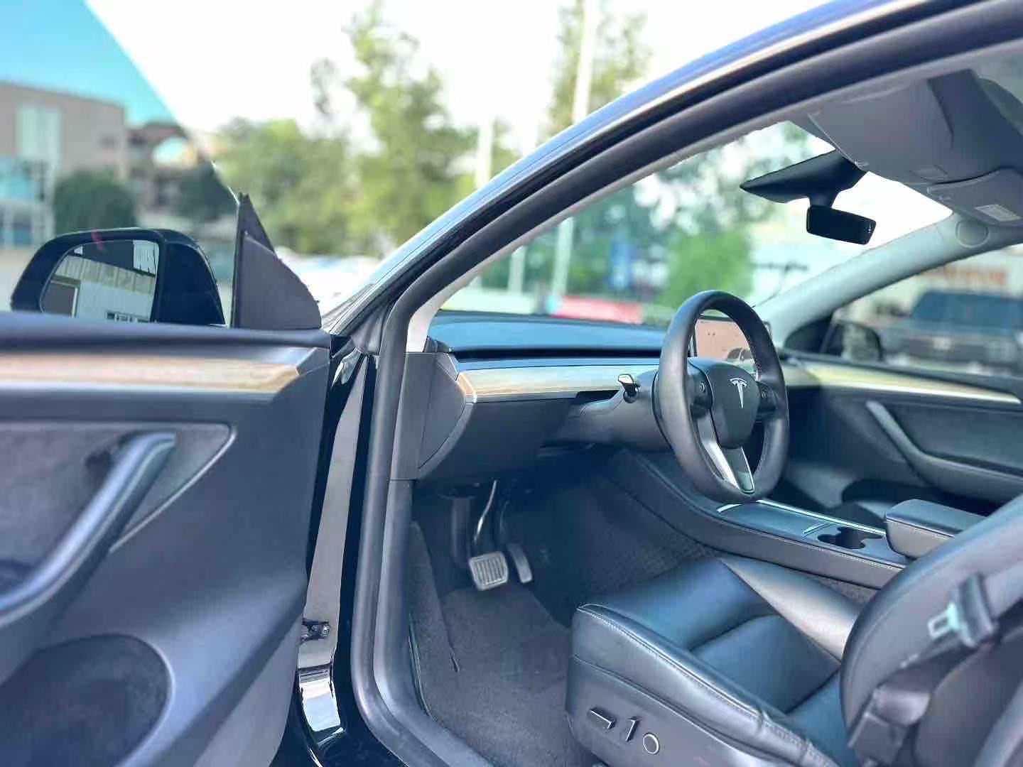 Tesla Model Y 2021 #2 Tesla Model Y 2021 car image #2