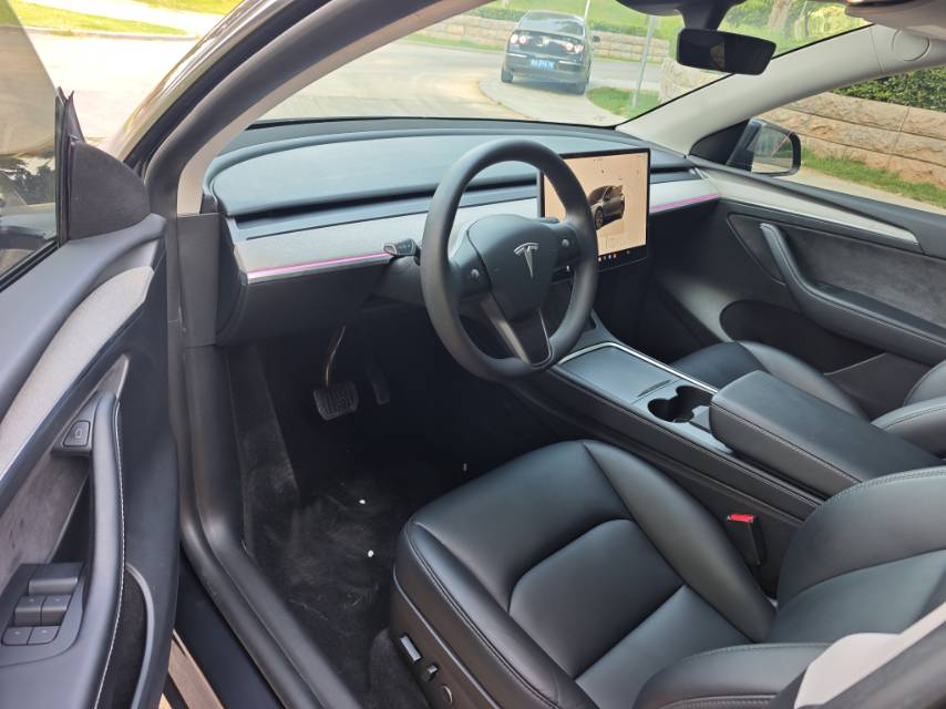 Tesla Model Y 2024 #4 Tesla Model Y 2024 car image #4