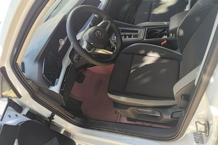 Volkswagen Golf 2022 car image #15