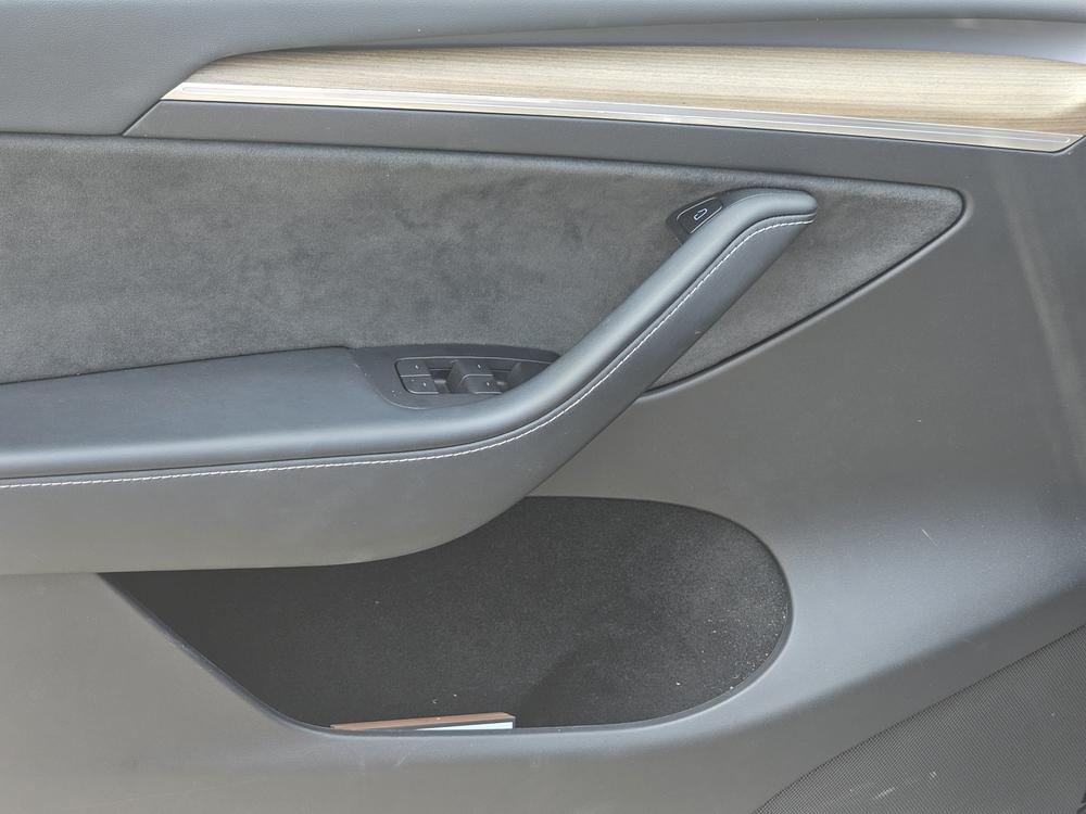 Tesla Model Y 2023 #16 Tesla Model Y 2023 car image #16
