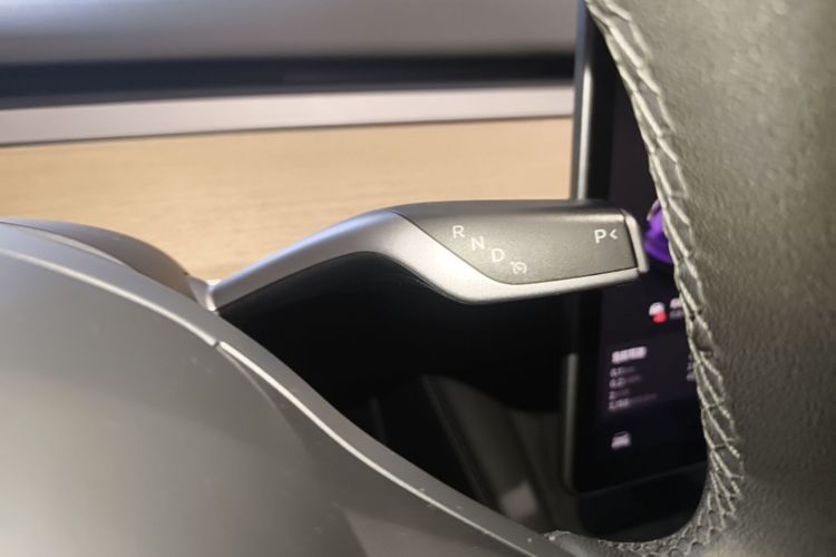 Tesla Model Y 2023 car image #14
