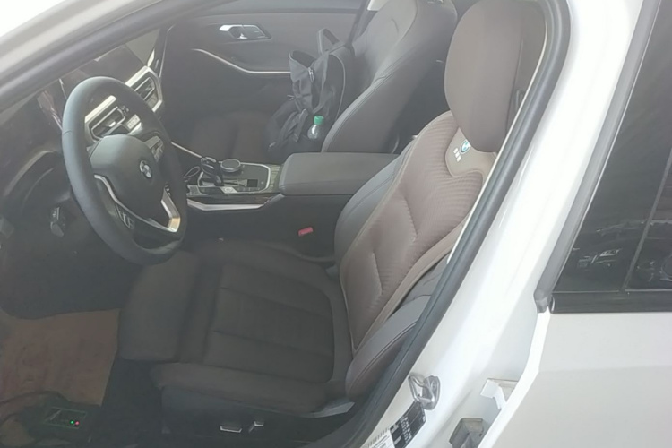 BMW 3 Series 2021 car image #15