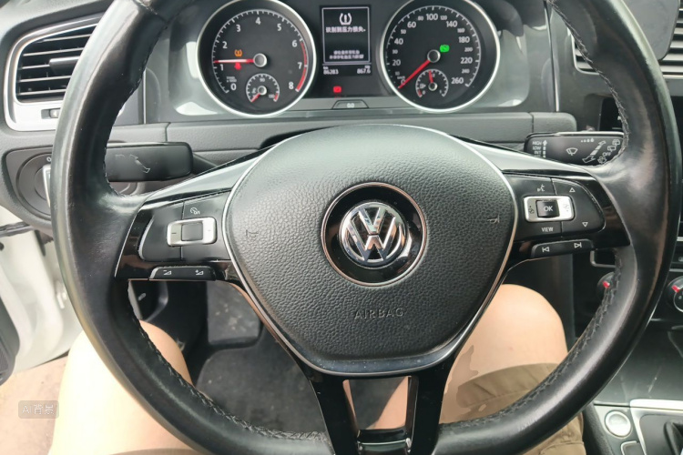 Volkswagen Golf 2020 car image #12