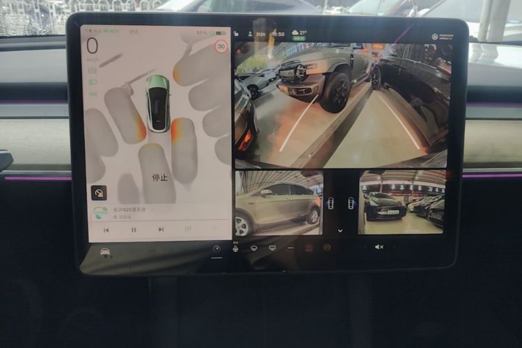 Tesla Model Y 2022 car image #13